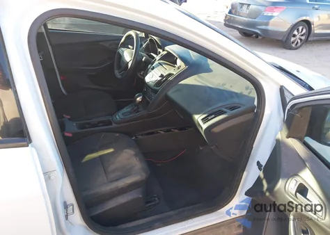 2015 Ford Focus S из США, поврежденный, VIN 1FADP3E27FL221455